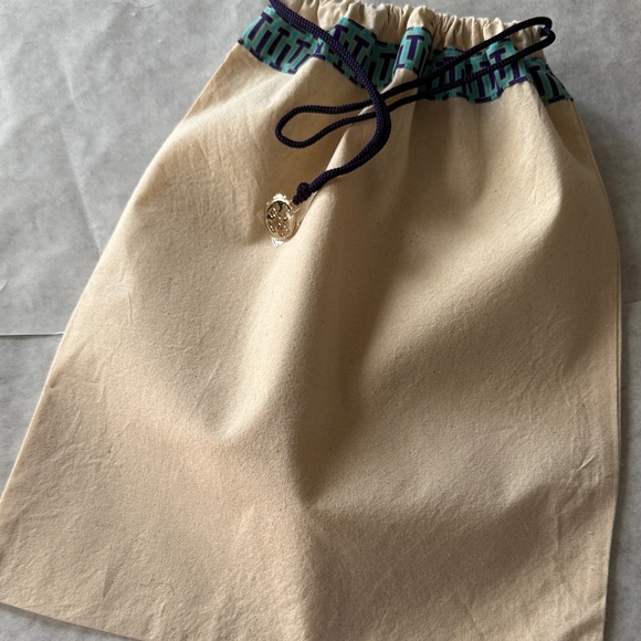 Tory Burch dust bag with blue drawstring and gold charm - Picture 3 of 5
